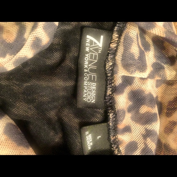 New York & Company Leopard print Top - Picture 3 of 4